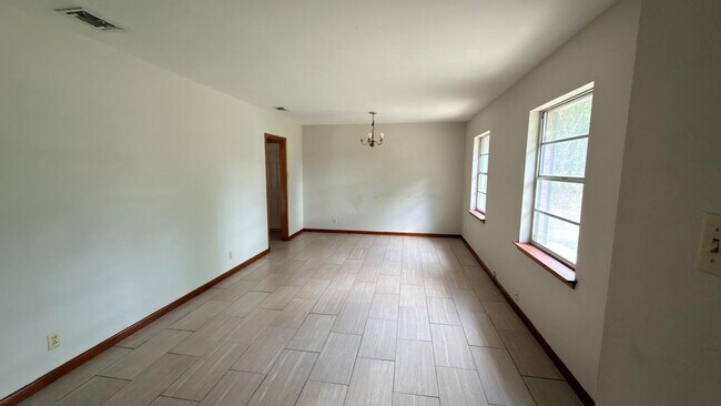 Building Photo - 1254 Lake Cir Dr W