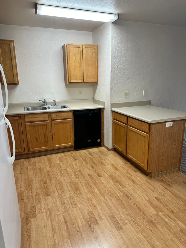 Building Photo - 37 Appleway Dr