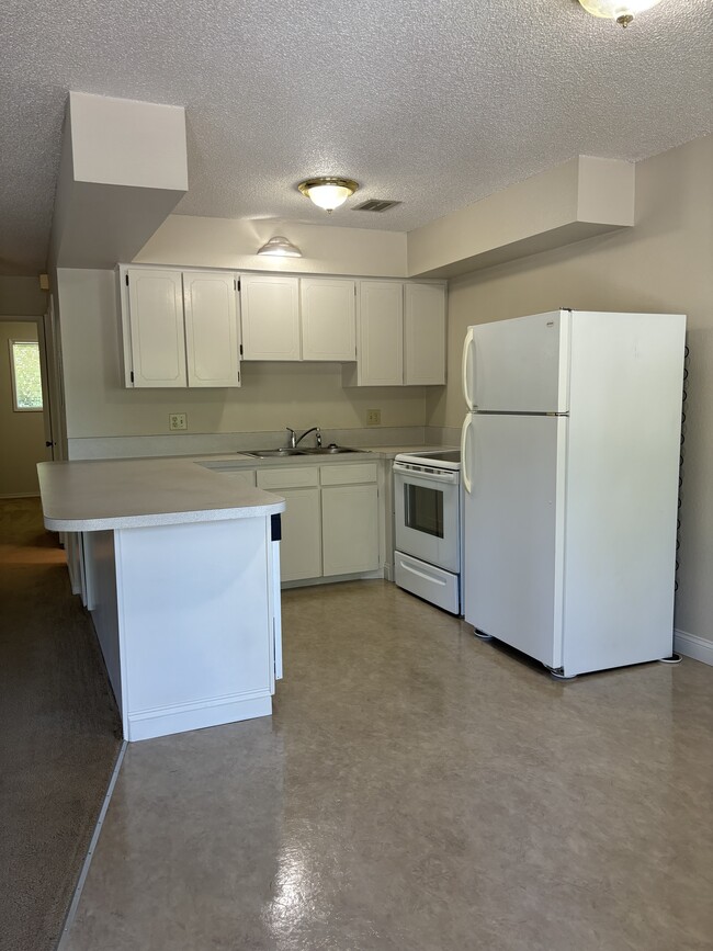 Building Photo - 1638 Teresa Way