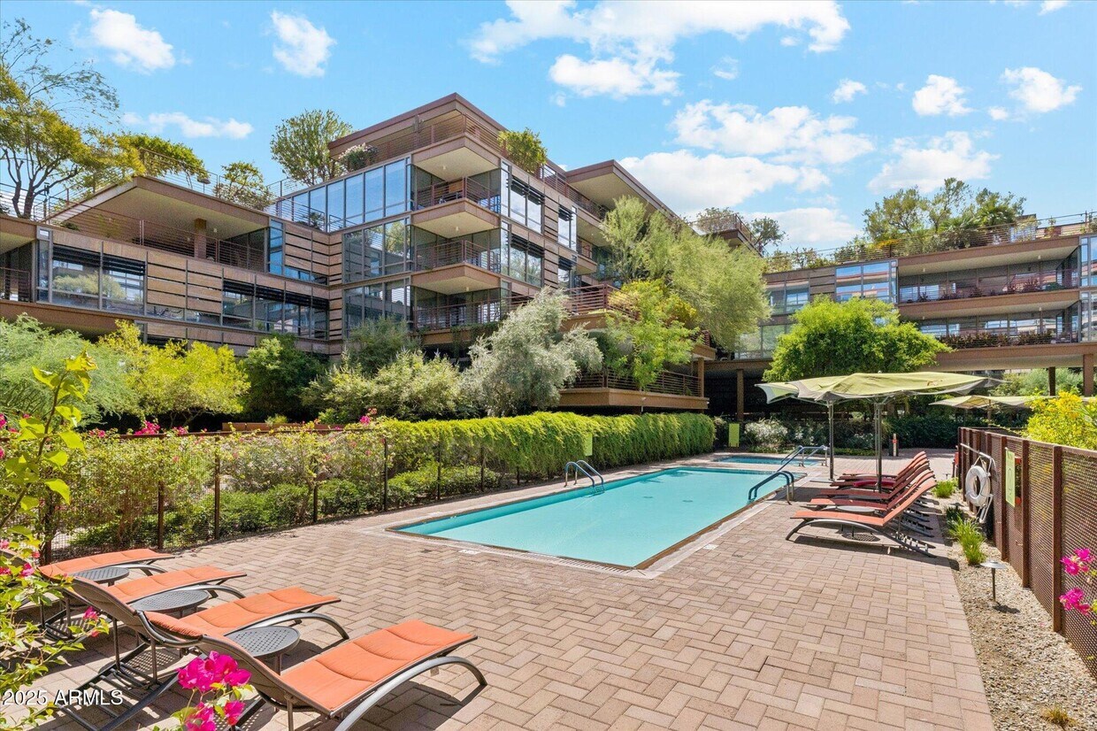 Primary Photo - 7161 E Rancho Vista Dr