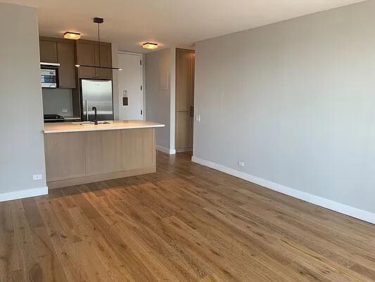 Primary Photo - 560 W 43rd St