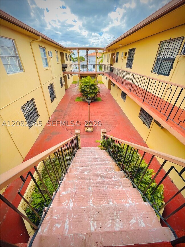 Foto del edificio - 47 NW 47th Ave