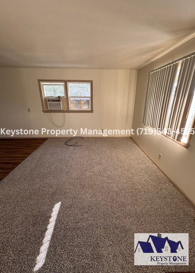 Foto del edificio - Charming 2-Bedroom Ranch-Style Home with Attached Garage $1280/$1280