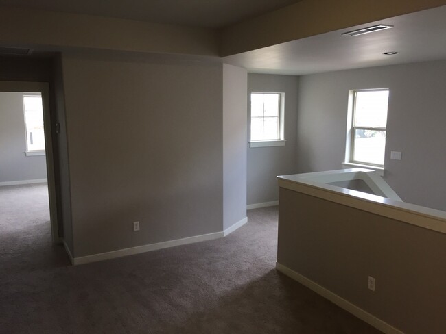 Building Photo - 3 Bed/2.5 Bath Townhome in the Deer Crossi...