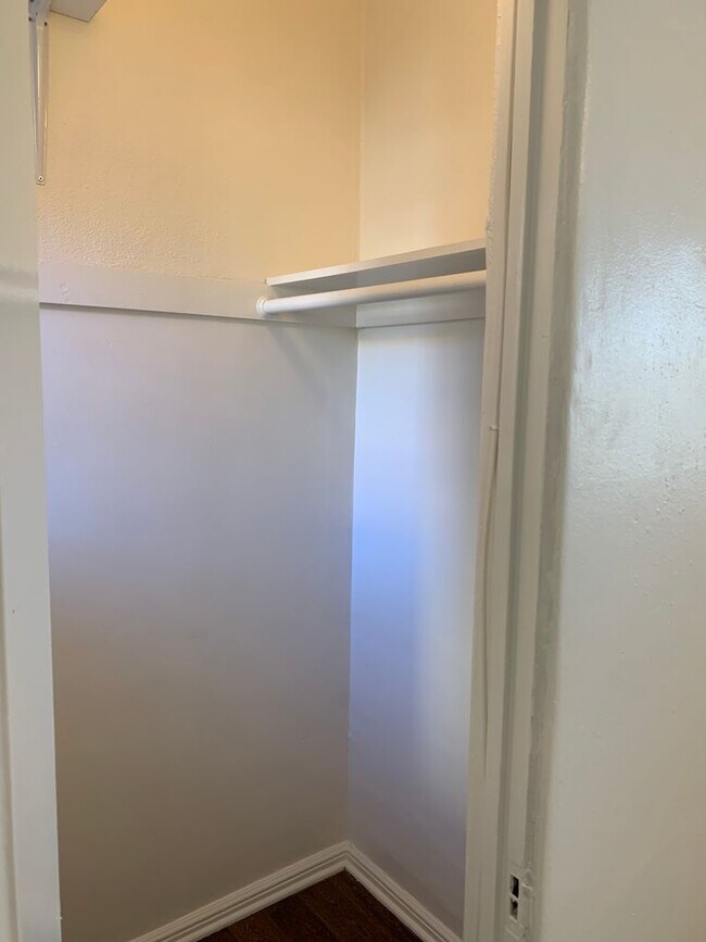 Foto del edificio - 2065 N Vermont Ave