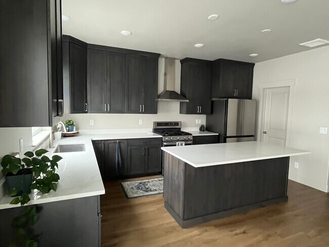 Foto del edificio - 548 Aspen Ave