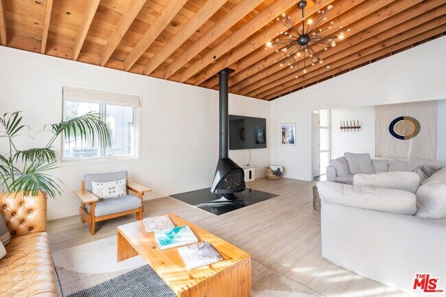 Foto del edificio - 21555 Pacific Coast Hwy