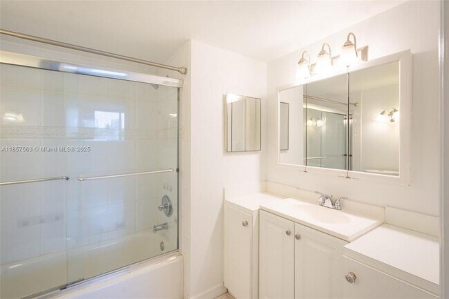 Foto del edificio - 2 bedroom in Sunny Isles Beach FL 33160