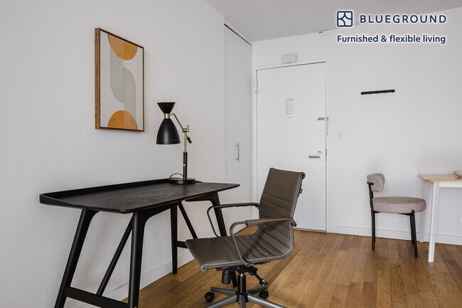 Foto del edificio - 230 W 55th St