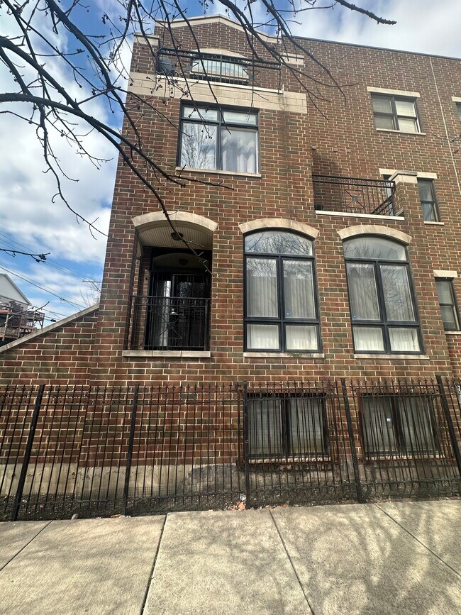 Foto del edificio - 3101 W Washington Blvd