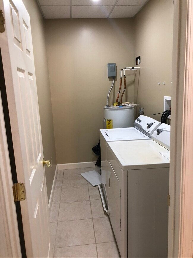 Laundry room - 108 Hexham Dr