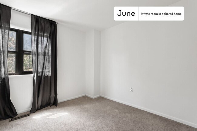 Foto del edificio - Room in Shared 5 bed/3 bath home