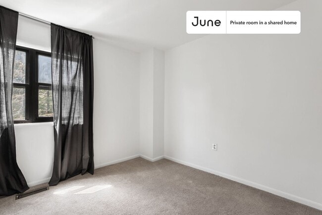 Building Photo - Room in Shared 5 bed/3 bath home