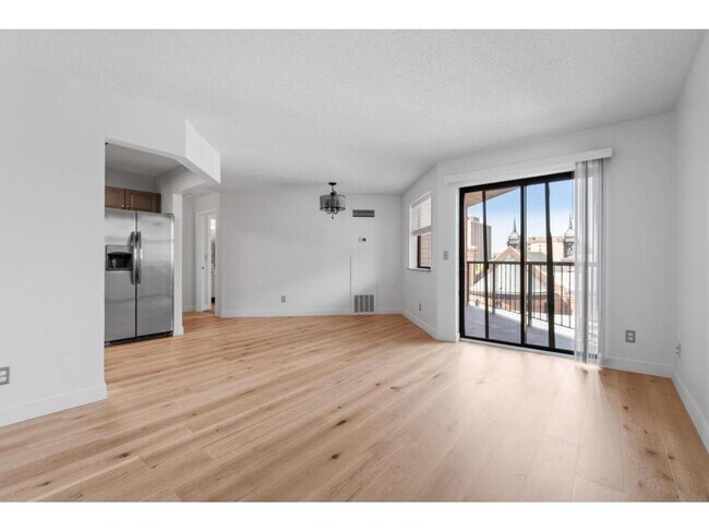 Building Photo - 78 10th St E