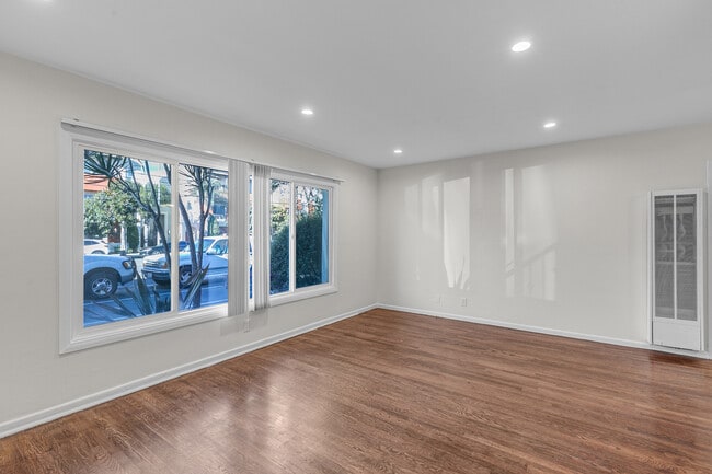 Building Photo - 14616 Magnolia Blvd