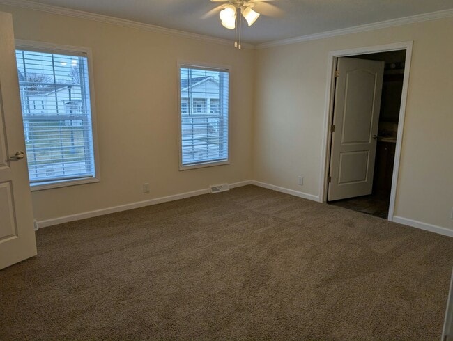 Building Photo - 30095 Pineview Cir