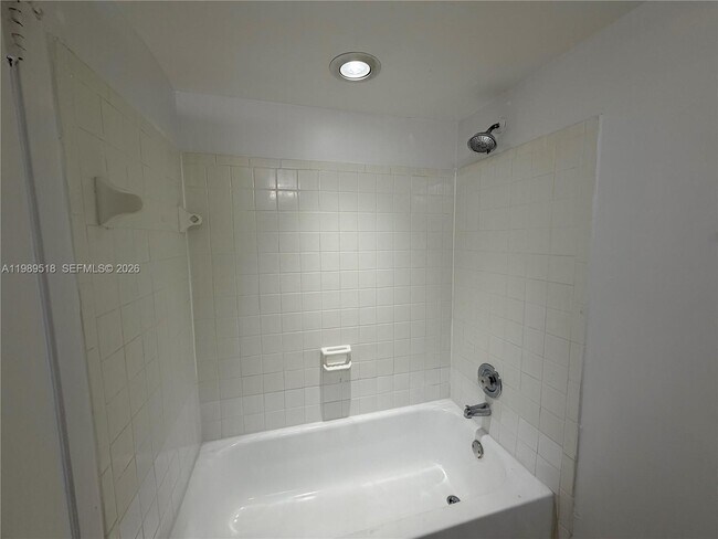 Foto del edificio - 5720 Rock Island Rd
