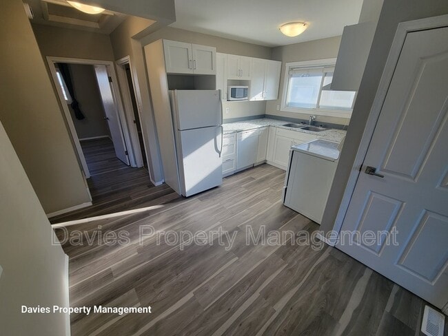 Building Photo - 12927-12982 82 St NW