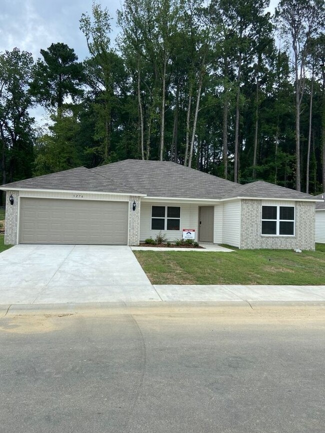 Building Photo - Four Bedroom | Two Bath Home in Sidell Est...