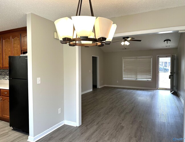 Building Photo - 213 Calla Lily Dr