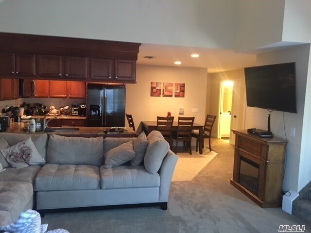 Foto del edificio - 210 O'Keefe Ct