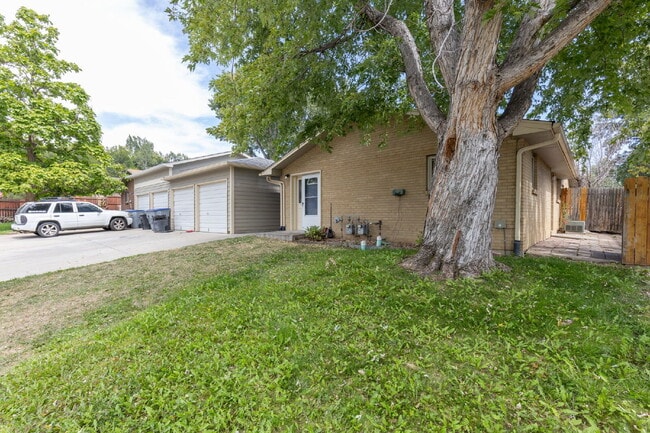 Building Photo - Two bedroom near Twin Peaks Golf Course!