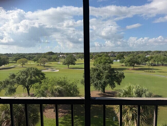 Foto del edificio - 6845 Willow Wood Dr