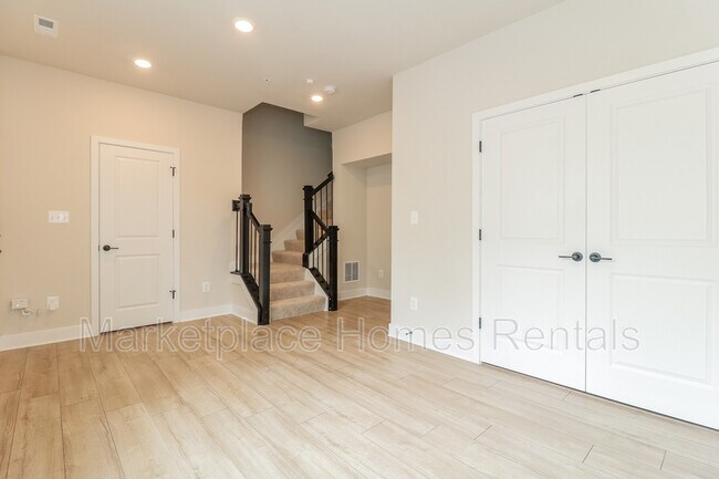 Building Photo - 4203 La Plata Ave
