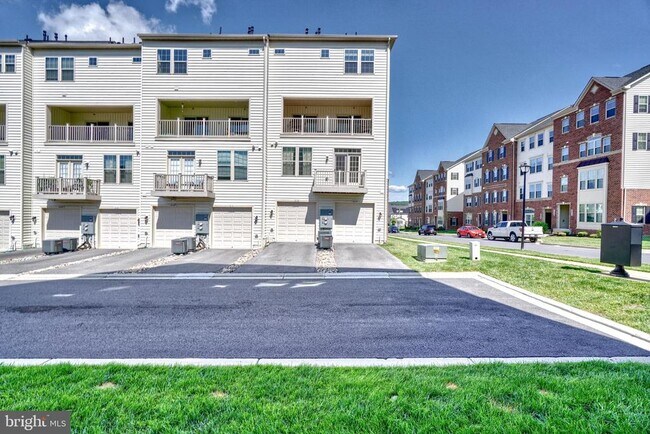 Building Photo - 10135 Fosset St.