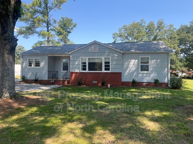 Building Photo - 203 Crescent Dr
