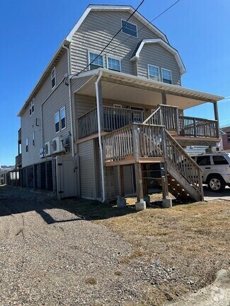 Building Photo - 884 Beach St