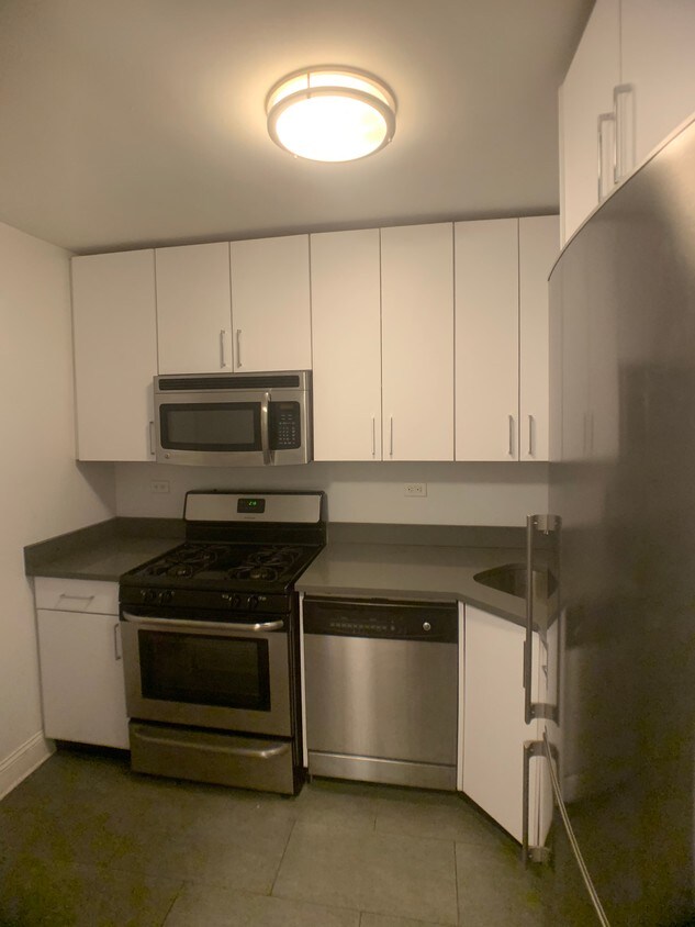 Primary Photo - 240 E 82nd St