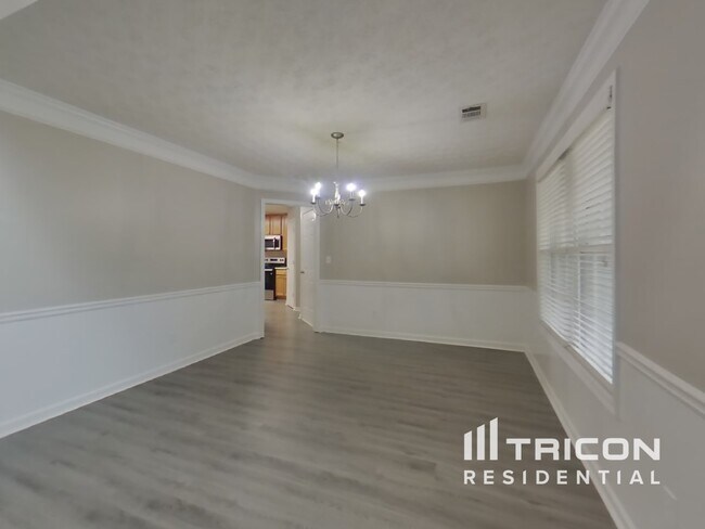 Building Photo - 828 Redan Way
