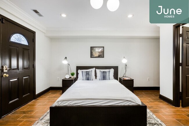 Building Photo - Room Only in 4-bed/3.0-bath Home