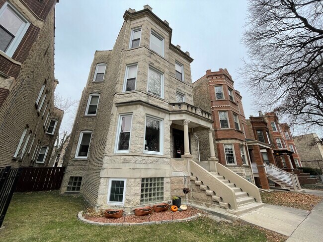 Foto del edificio - 2650 N Sawyer Ave
