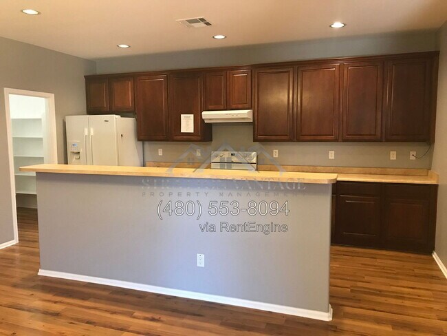 Building Photo - 1068 S Hawk Ln