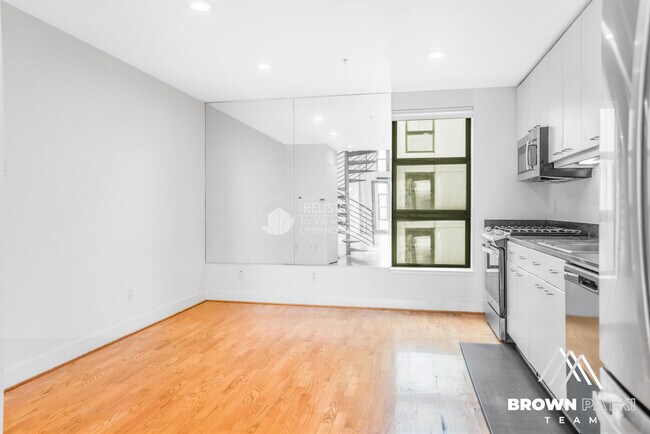 Building Photo - 161 Gilbert St