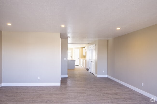 Building Photo - 299 N 200 W