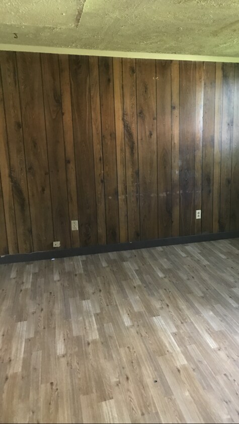 Foto del edificio - Two Bedroom St. Albans Apartment