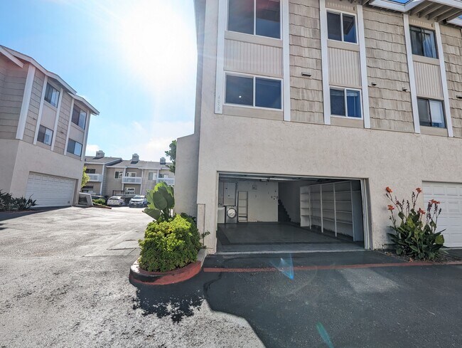 Foto del edificio - 4058 Mahaila Ave