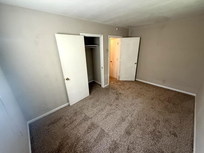 Photo - 2522 Glenrose Ave Apartment