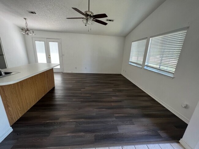 Foto del edificio - *COMING JULY* Easy Living! 2BR/1.5BA with Garage & Lawn Care Included *No Pets*