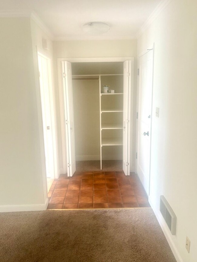 Building Photo - 444 Richmond Dr