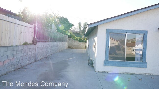 Building Photo - 4 br, 2 bath House - 330 Osage St.