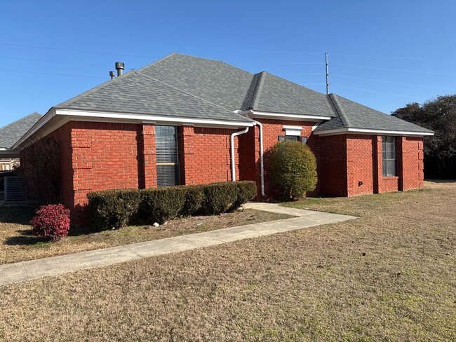 Building Photo - Glynnbrook beauty