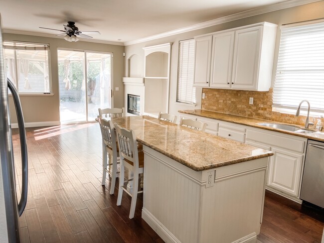 Kitchen island overlooking family room - 2234 Misty Hollow Dr