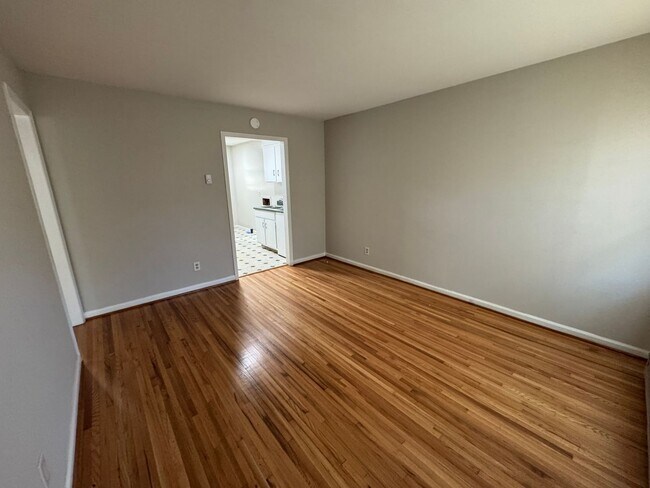 Foto del edificio - 3436 Washburn Ave