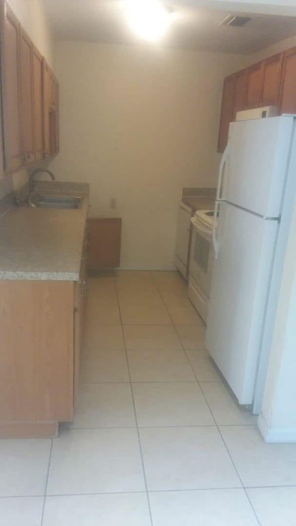 Building Photo - 169 Dahlia Dr