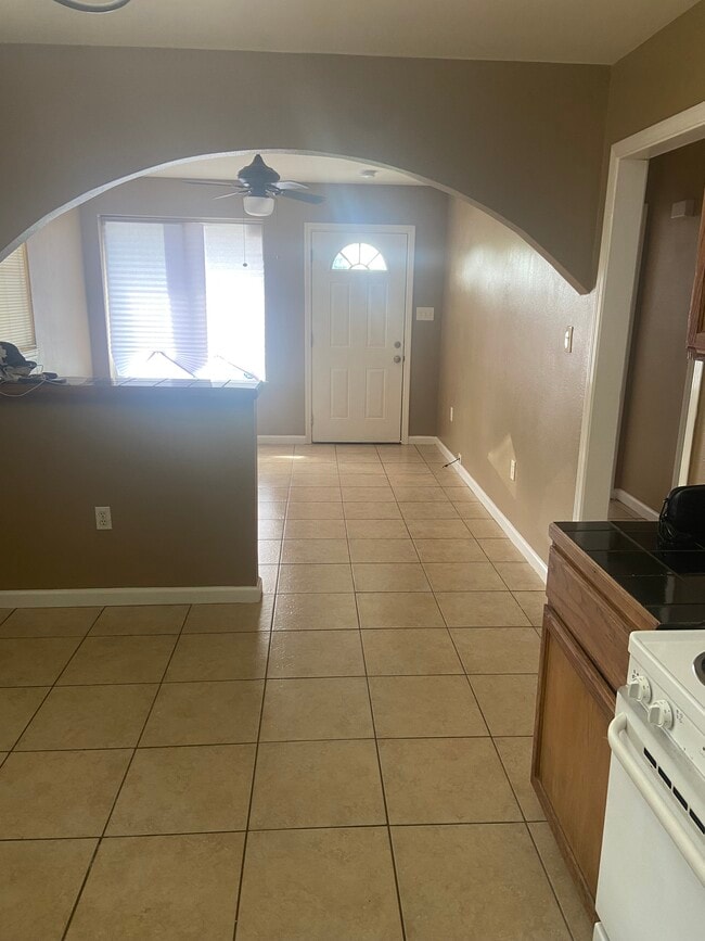 Building Photo - 2109 Octavia Dr