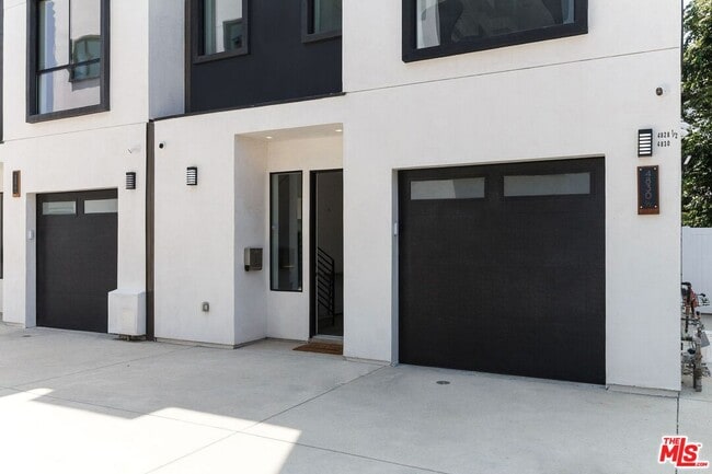 Foto del edificio - 4830 1/2 Pickford St